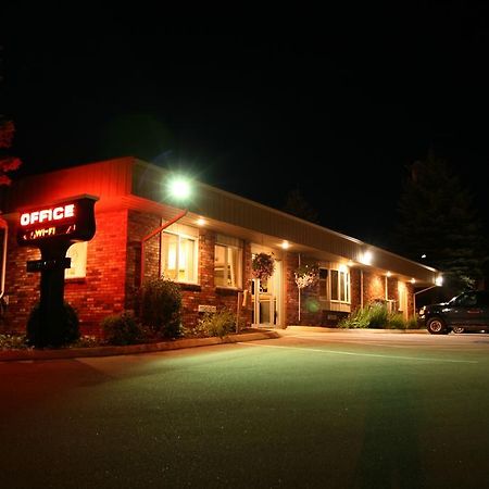 Bangor Inn & Suites Buitenkant foto