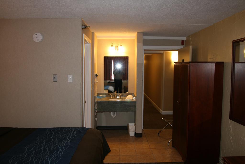 Bangor Inn & Suites Kamer foto