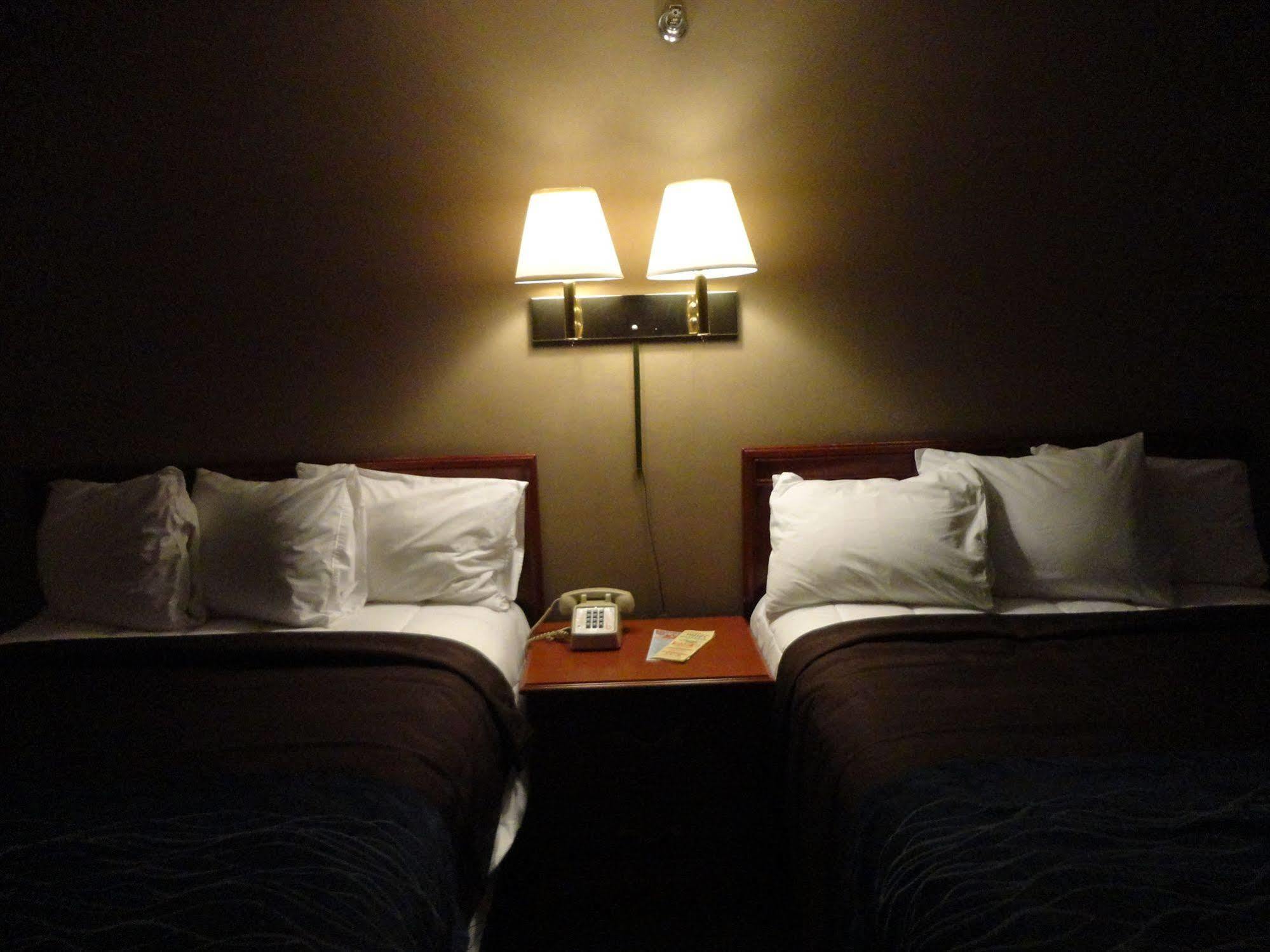 Bangor Inn & Suites Buitenkant foto